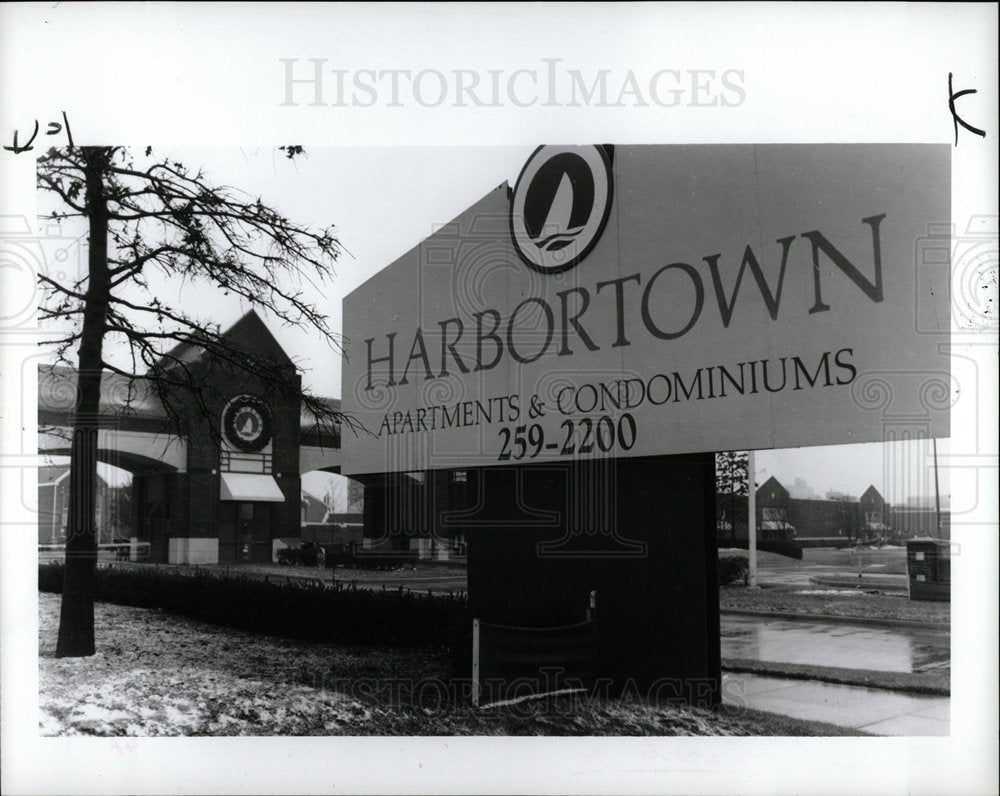 1991 Press Photo Harbortown Apartments Toxic Waste MIch - Historic Images