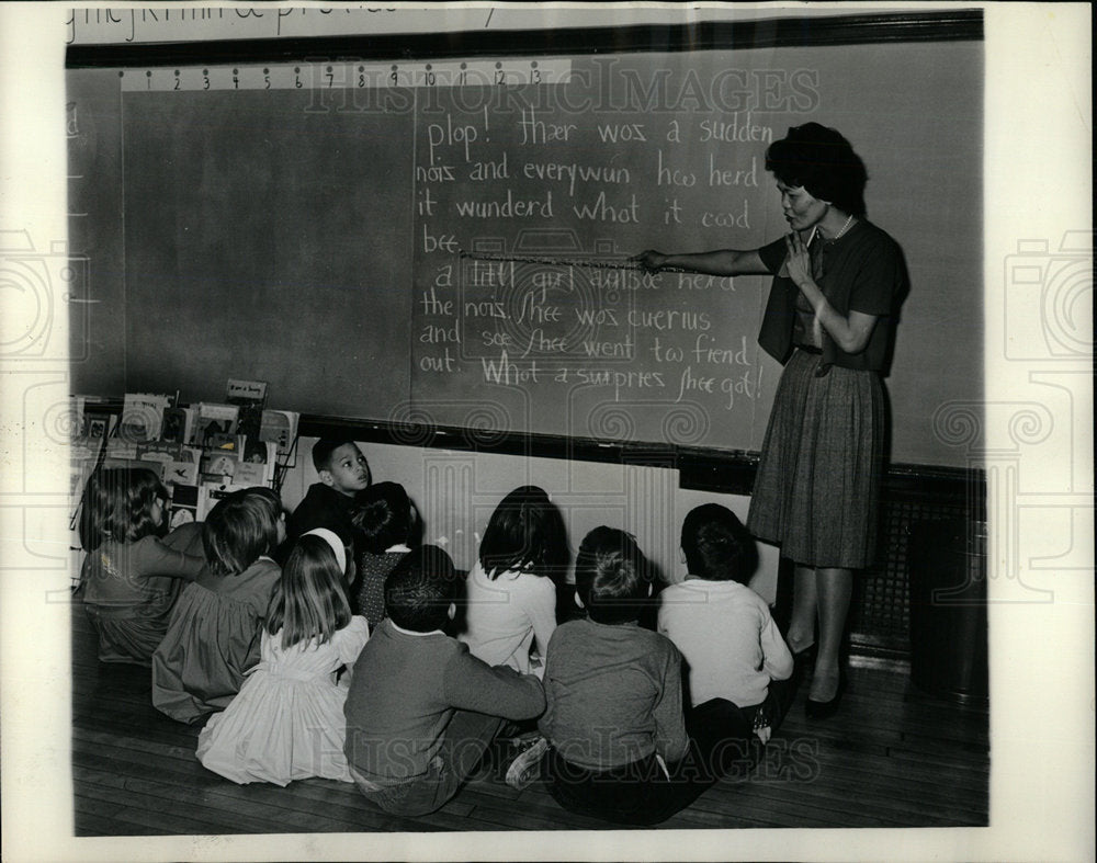 1964 Press Photo Miss Sadako Tengan Lab School Chicago - Historic Images