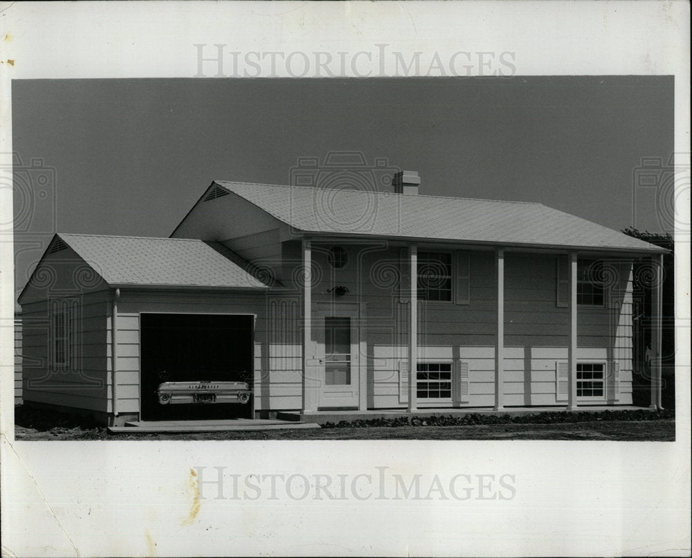 1961 Press Photo Colonial styled house north Mundelein - Historic Images
