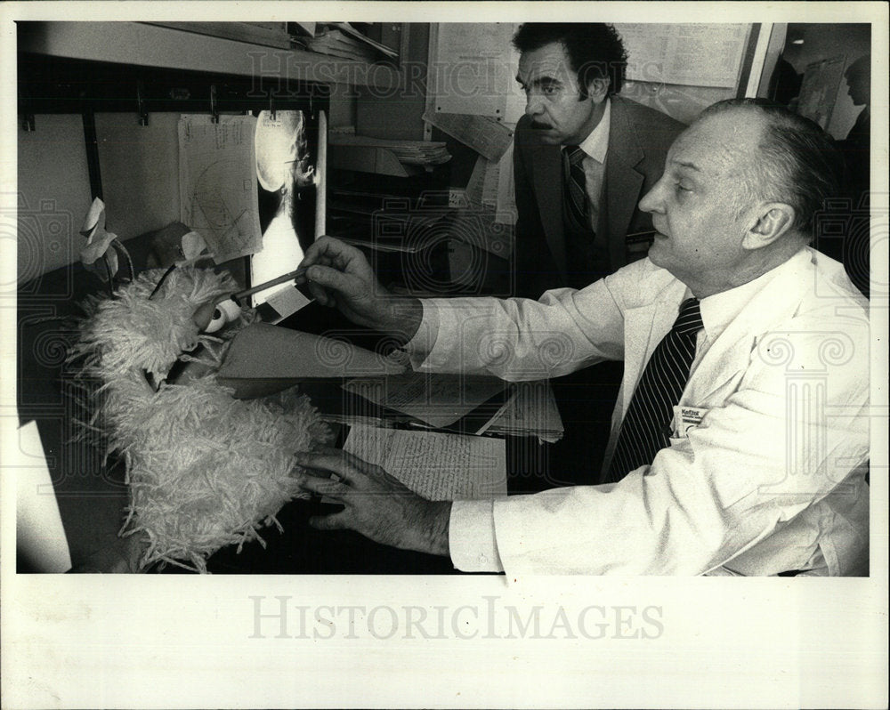 1981 Press Photo Edwin Liebner Radiologist Hospital - Historic Images