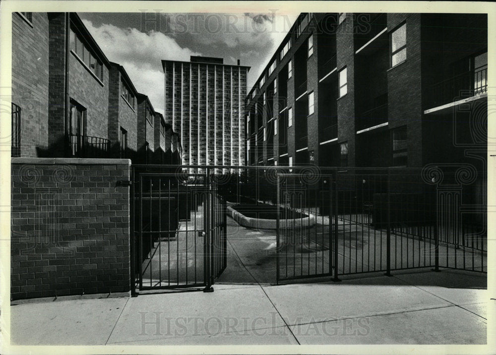 1981 Press Photo Condos Townhouses Lake Shore Drive - Historic Images
