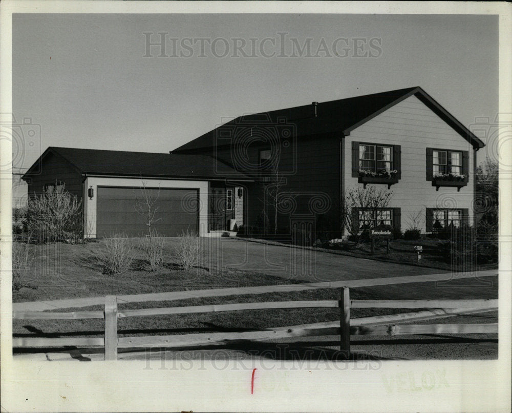 1974 Press Photo New Model Mid-level Brookside House. - Historic Images