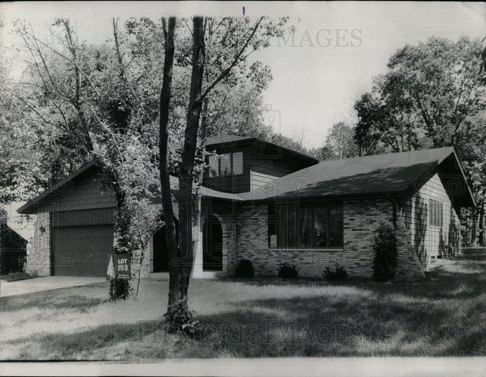 1976 Press Photo Housing builder Pine Island Ridge IN - Historic Images