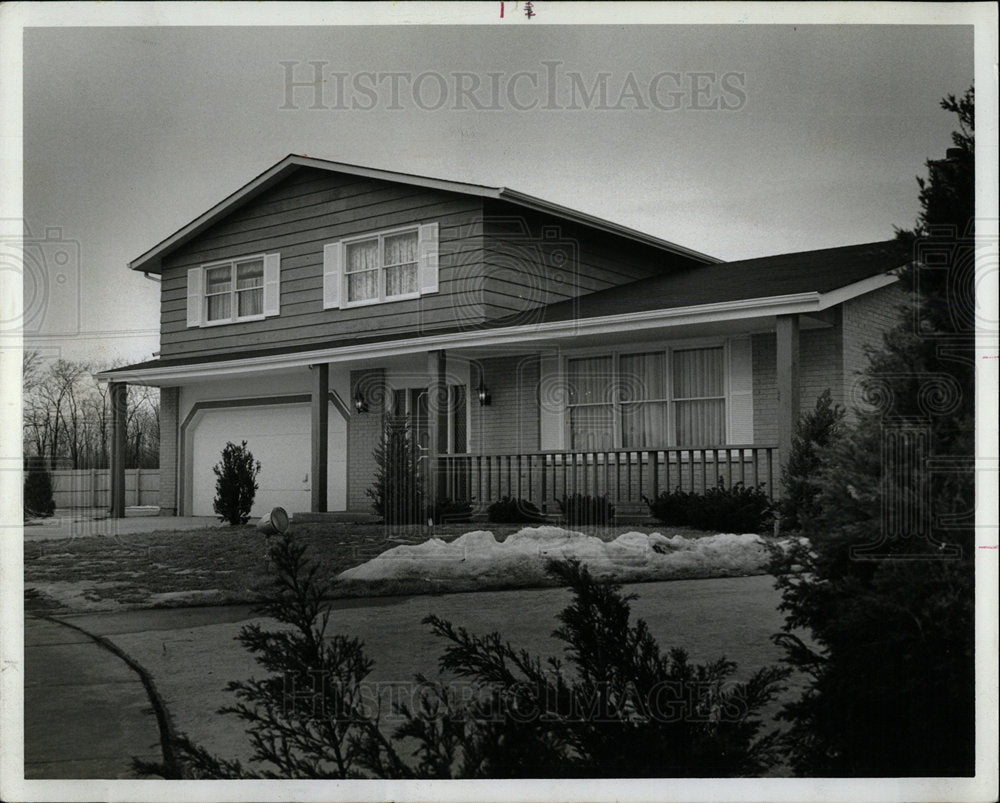 1971 Press Photo Split Level home aluminum exrterior  - Historic Images