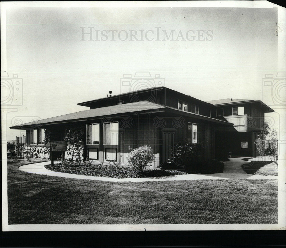 1972 Press Photo Fremont junction fenced patio Hopkins  - Historic Images