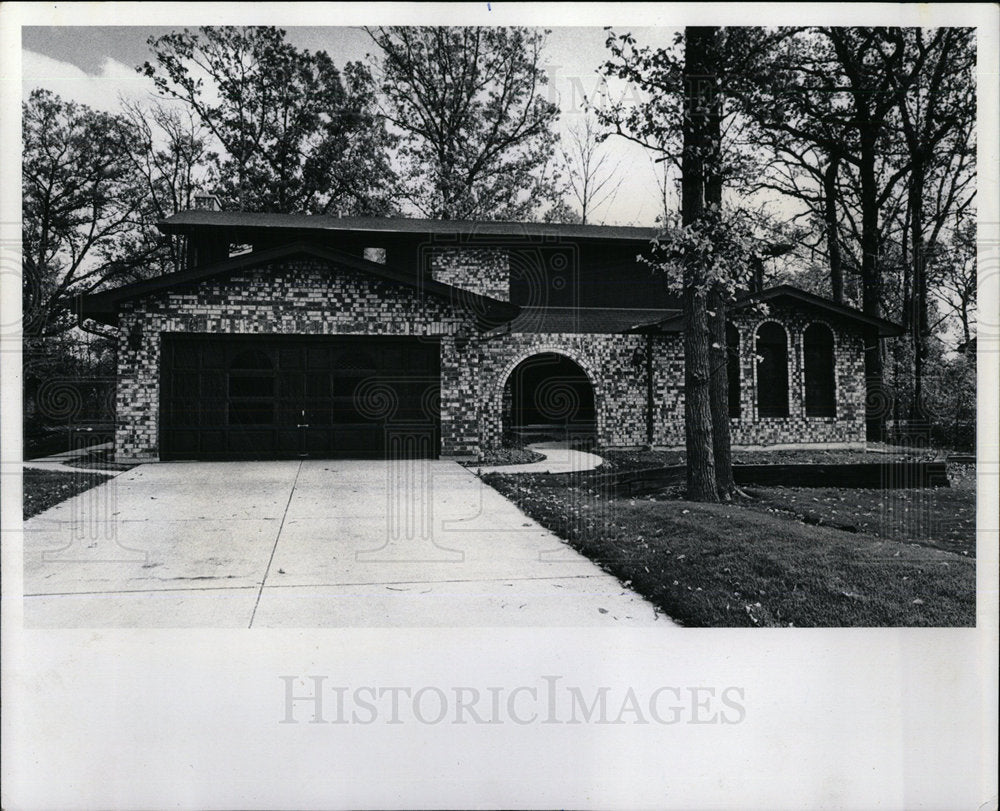 1977 Press Photo Spanish Design Type Housing Illinois  - Historic Images