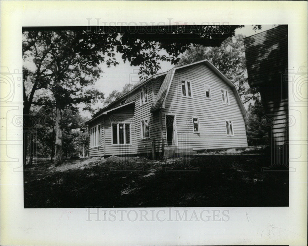 1983PressPhotoMajor structure of this barn home is wood - Historic Images