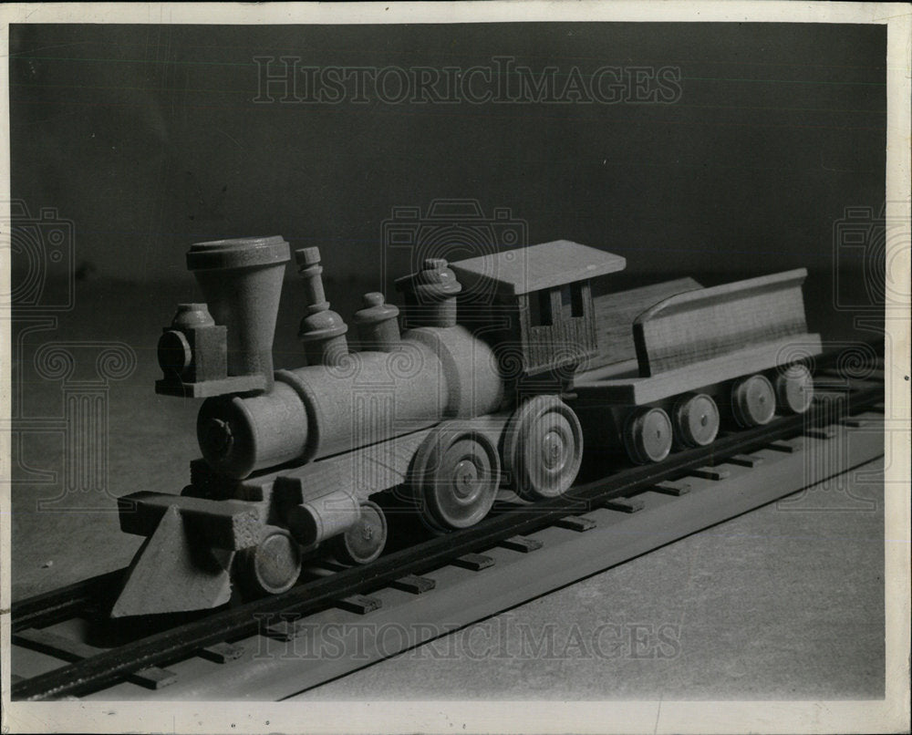 1940 Press Photo Builder's Kit Toy Train - Historic Images