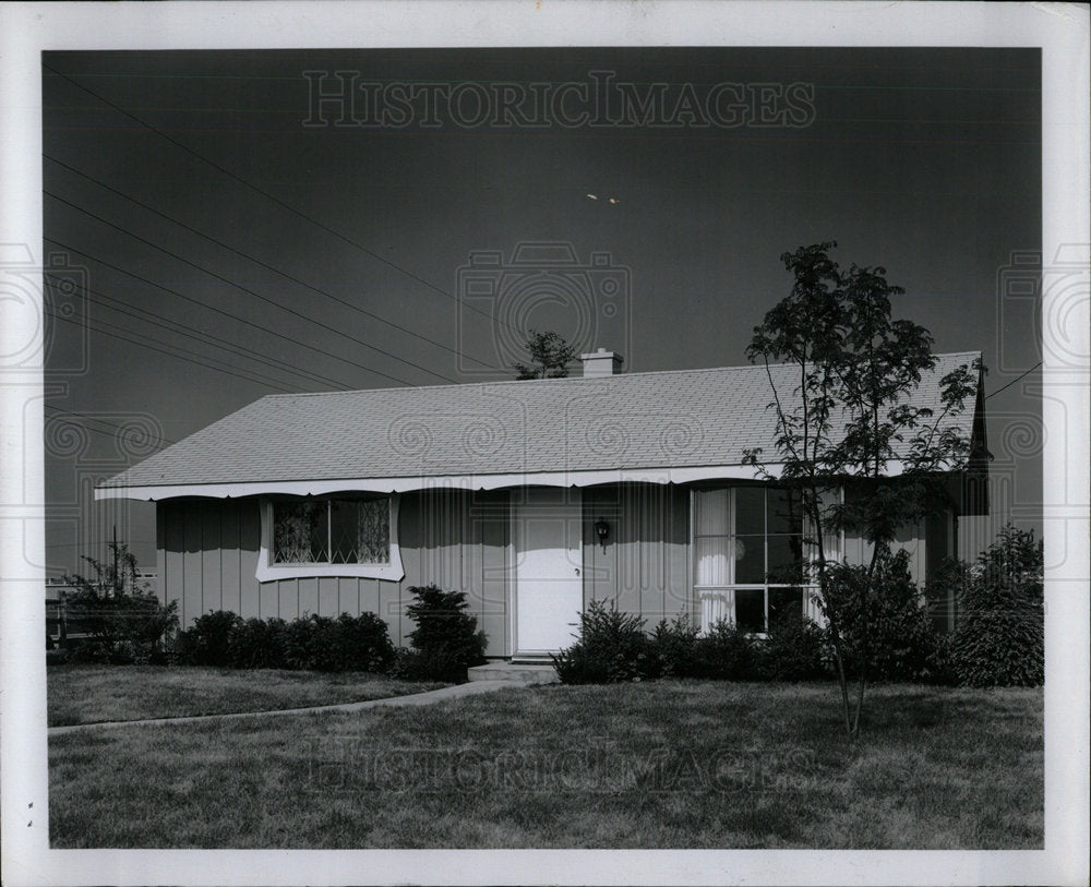 1961 Press Photo Elderly Two Bedrrom House  - Historic Images