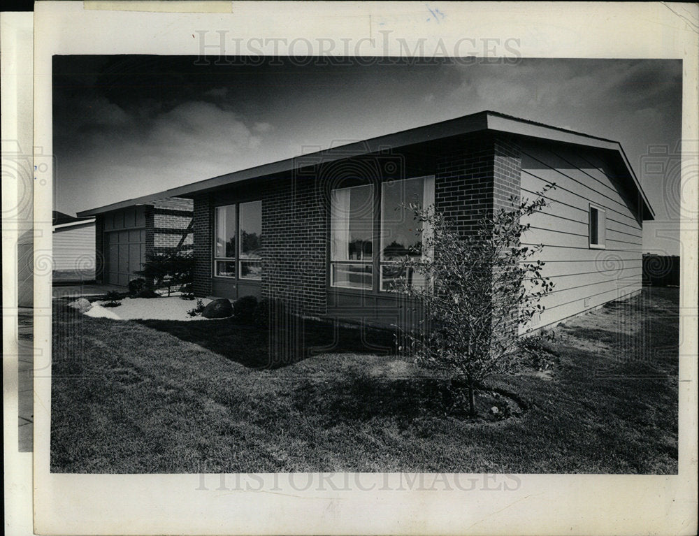 1982 Press Photo Pyramid Type House Jim Onnan Gurney - Historic Images