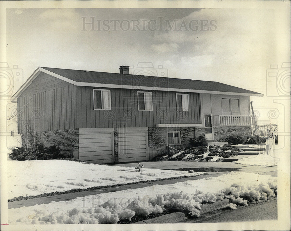 1965 Press Photo Crystal Lake Ladd Enterprises house - Historic Images