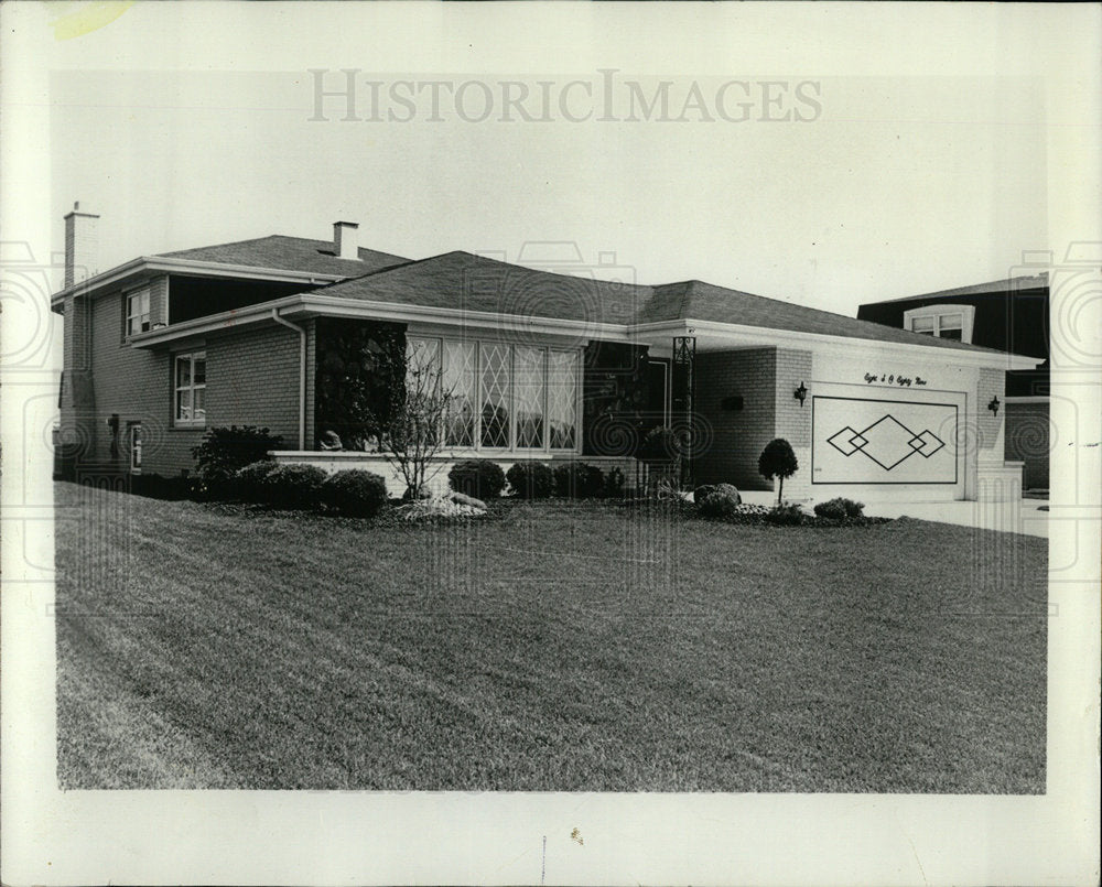 1971 Press Photo Montclare Brick House Farmingdale - Historic Images