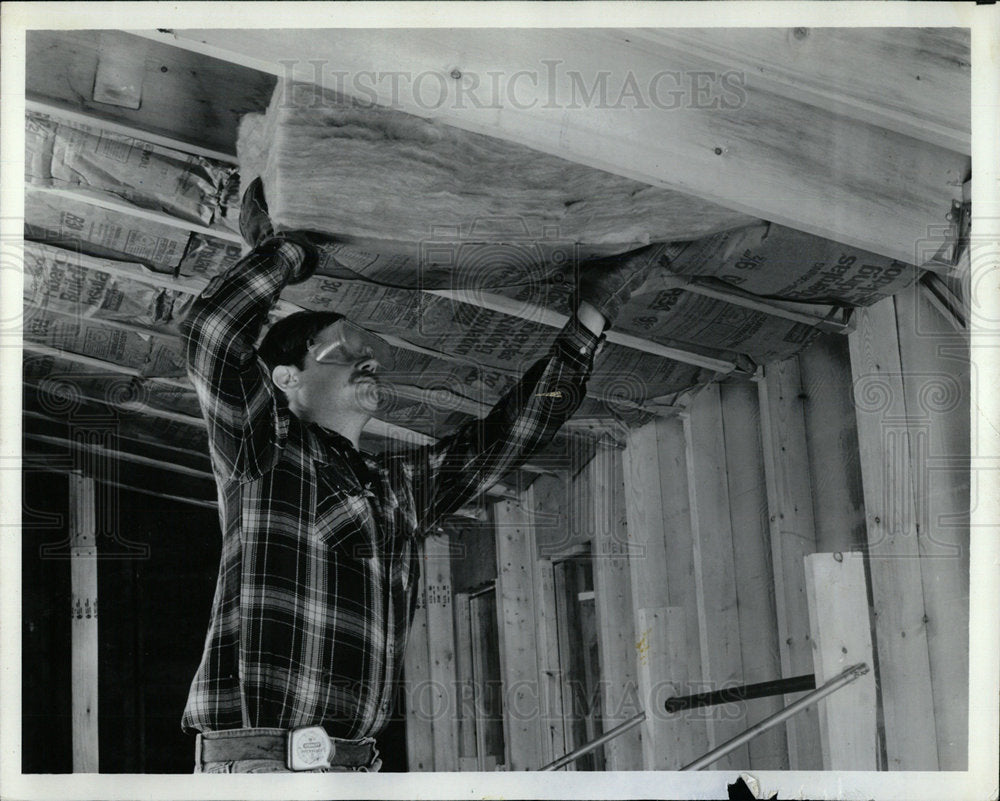 1987 Press Photo Insulating walls ceilings - Historic Images