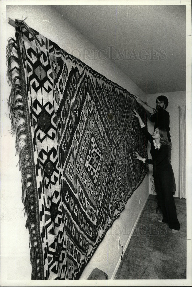 1978 Press Photo Kilim buffs John Matyann Laughton  - Historic Images