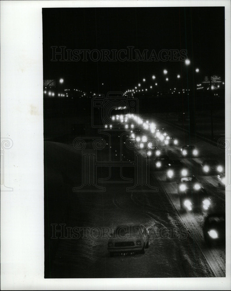 1990 Press Photo Linwood West Lodge Freeway snow Car - Historic Images