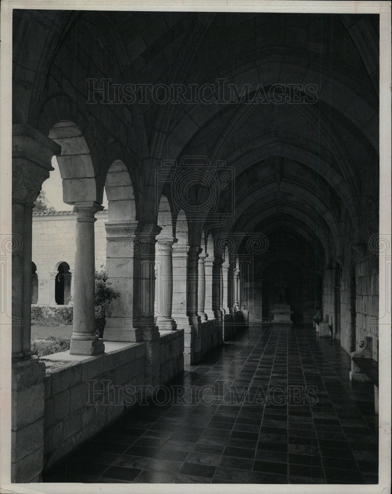 1967PresPhotoStatue of AlfonsoVIII at Epsicopal Church - Historic Images