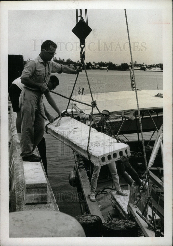 Press Photo Loading Foundation Black FAUN Hydroplane - Historic Images