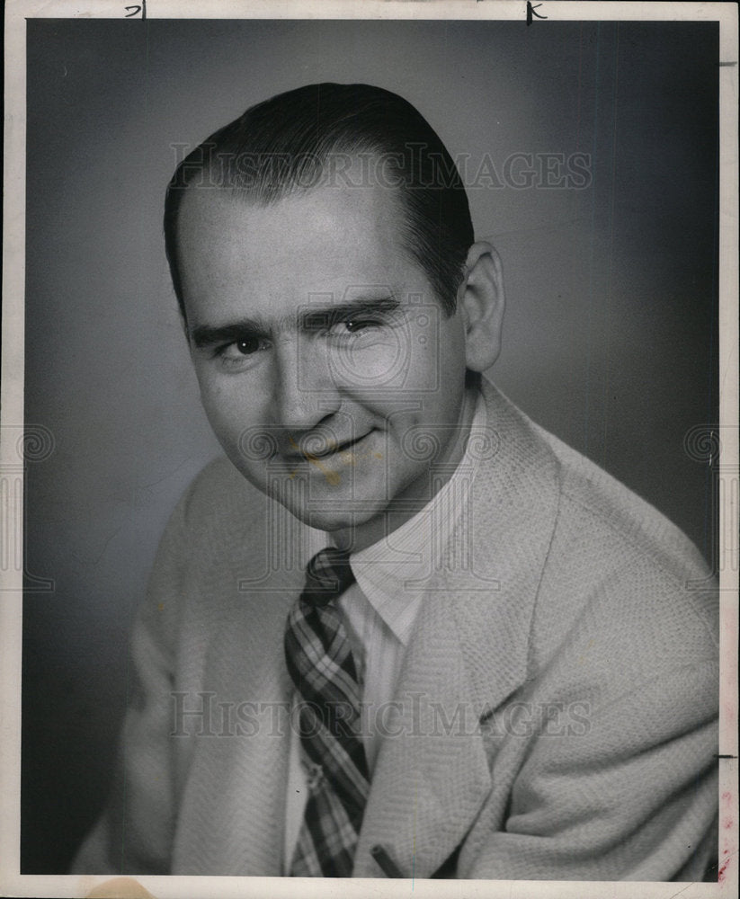 1952 Press Photo John Buchanan wears suit pose lawyer - Historic Images