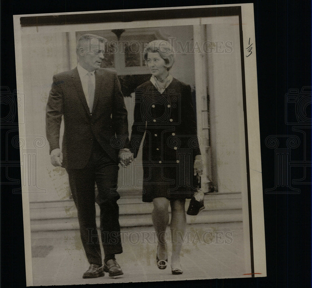 1969 Press Photo U.S. Commander and Mrs. Lloyd Bucher - Historic Images