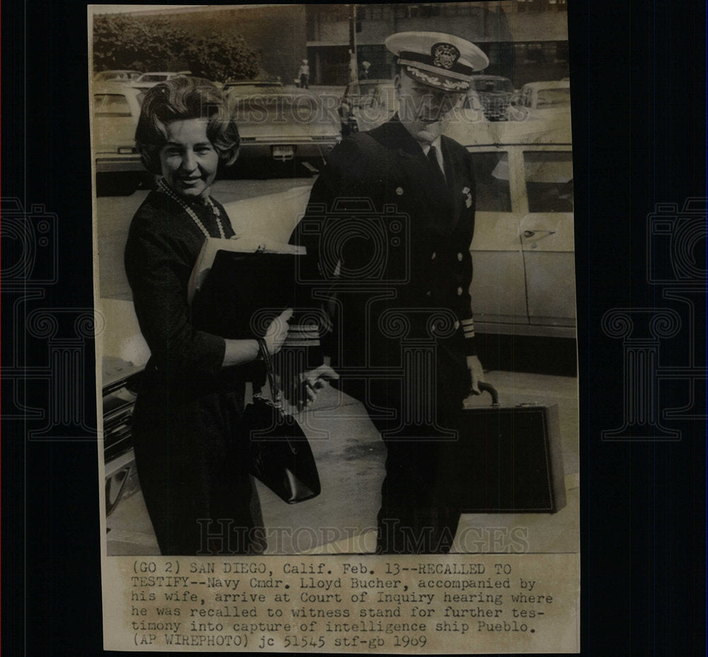 1969 Press Photo Navy Cmdr Lloyd Bucher wife Court  - Historic Images
