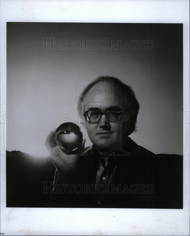 1992 Press Photo James Burke Day Universe Changed - Historic Images
