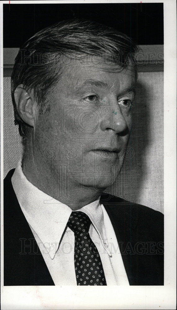 1982 Press Photo James Burke Regional Director Federal  - Historic Images