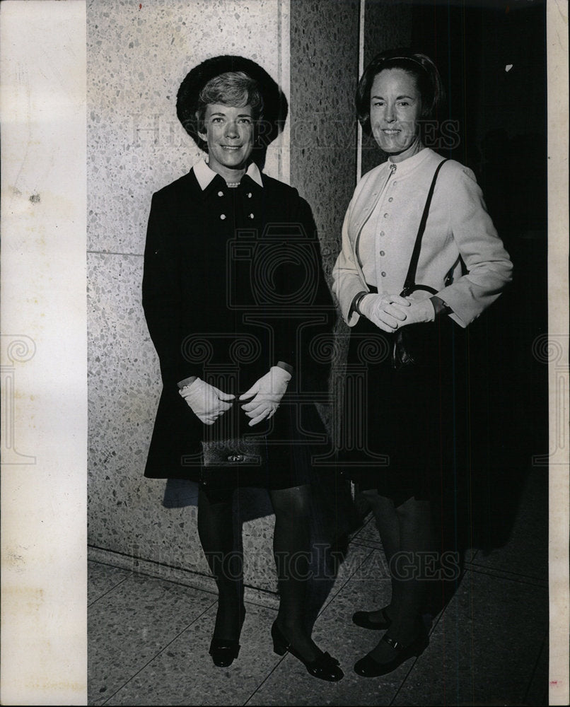 1969 Press Photo Mrs Harry Buchenau Hilton Hotel Denver - Historic Images