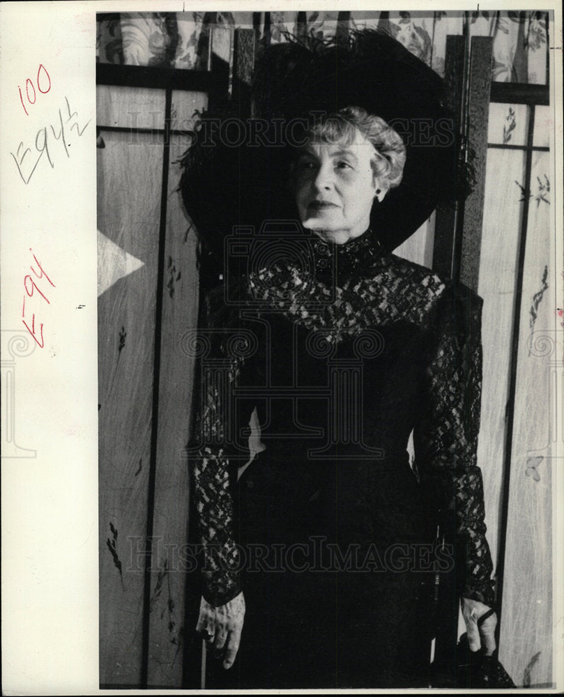 1986 Press Photo Press Photo Gladys Bueler, Historian. - Historic Images