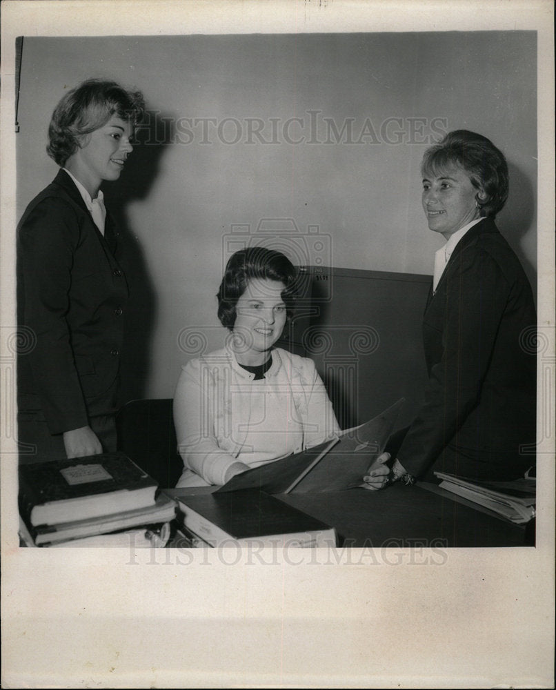 1967 Press Photo Sarasota-Manatee Stewardess Alumnae - Historic Images