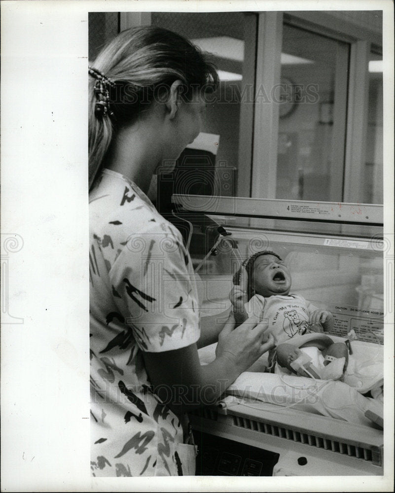 1989 Press Photo Baby Bayfront Medical Center - Historic Images