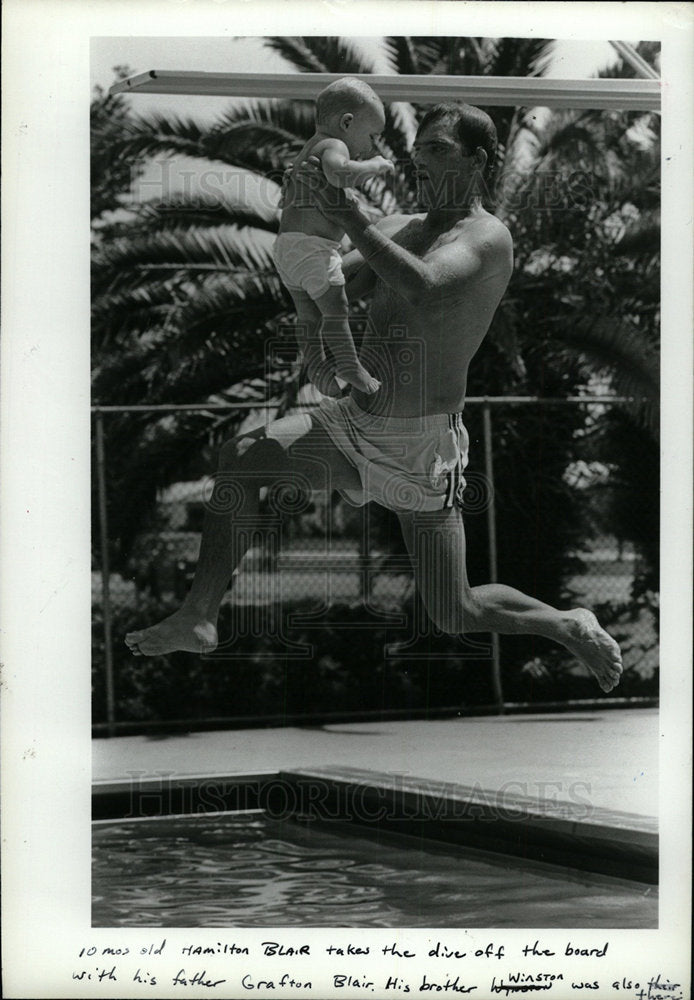 1986 Press Photo Grafton Blair Baby Hamilton Pool Jump - Historic Images