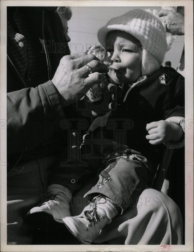 1962 Press Photo Children Christmas Annual Party - Historic Images