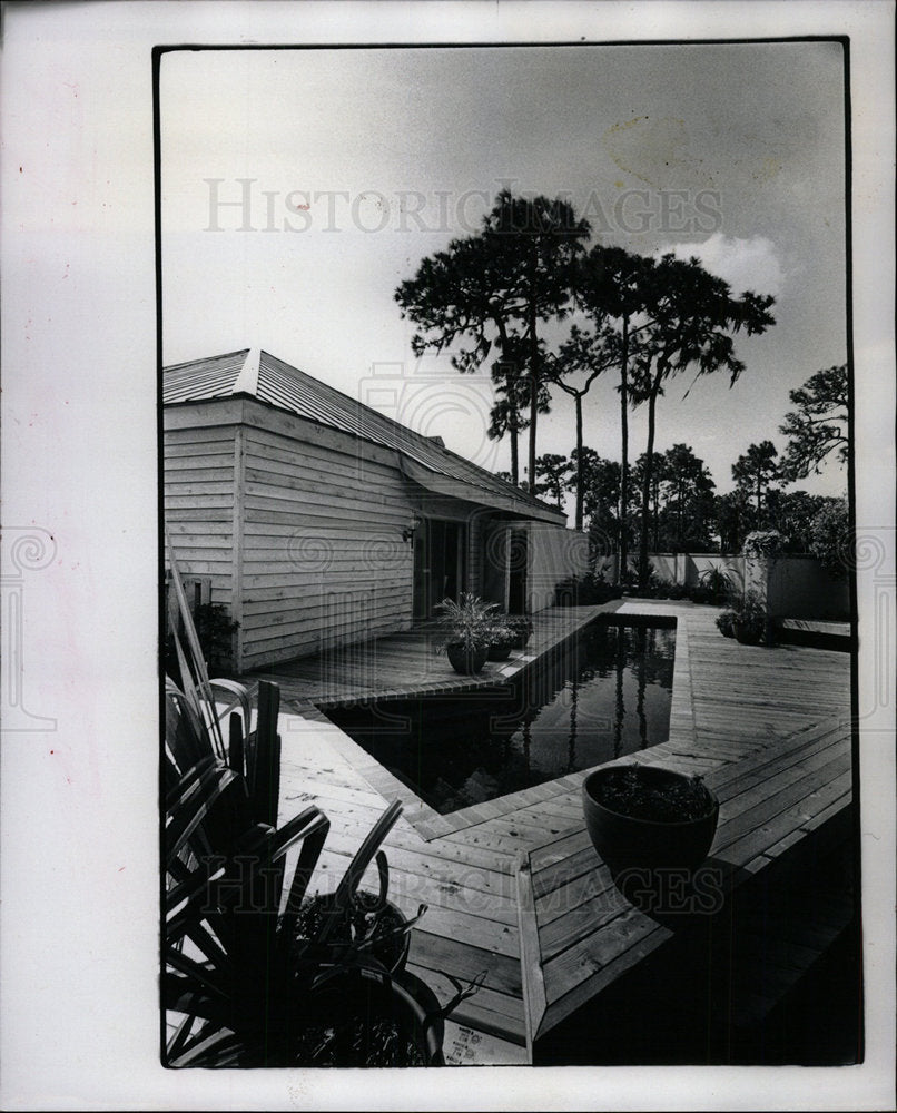 1982 Press Photo Things to do in the Arbors Backyard - Historic Images