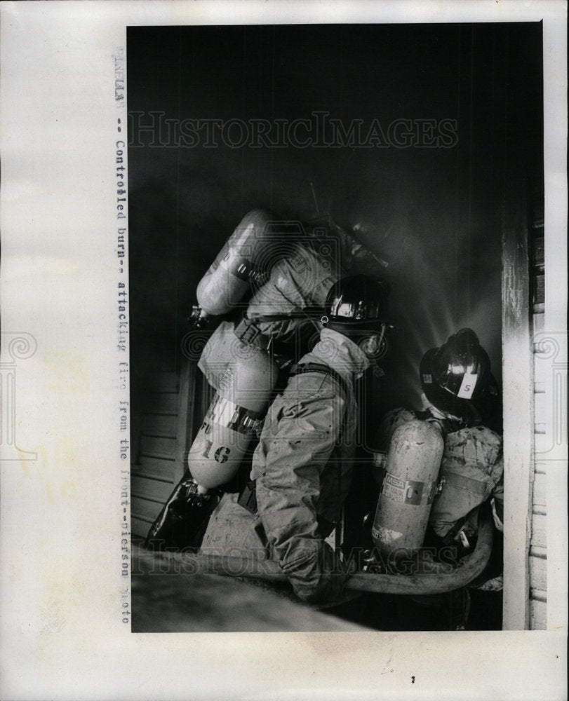 Press Photo Firefighters Training Enter Burning House - Historic Images