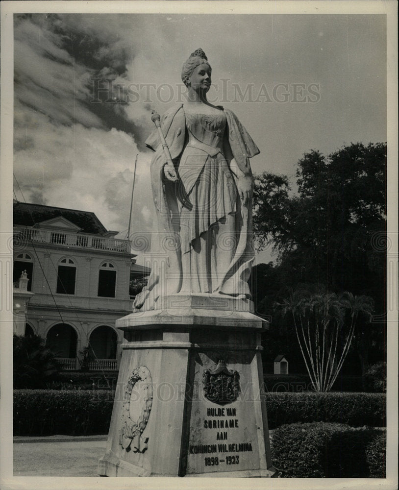 Press Photo Queen Wilhelmina Statue Paramaribo Guiana - Historic Images