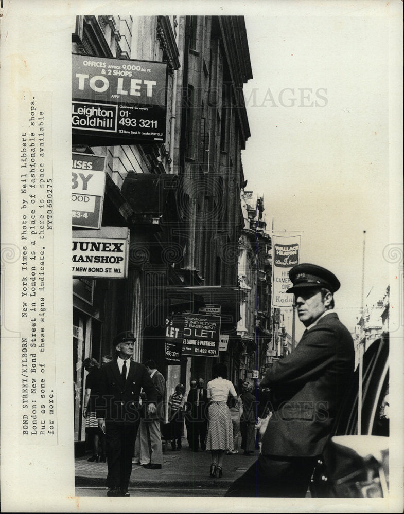 1975 Press Photo Vacant Spots Between Bond Street Shops - Historic Images