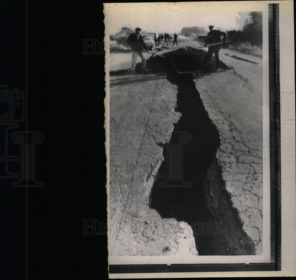 1967 Press Photo Mudurnu Valley Earthquake Road Repair - Historic Images