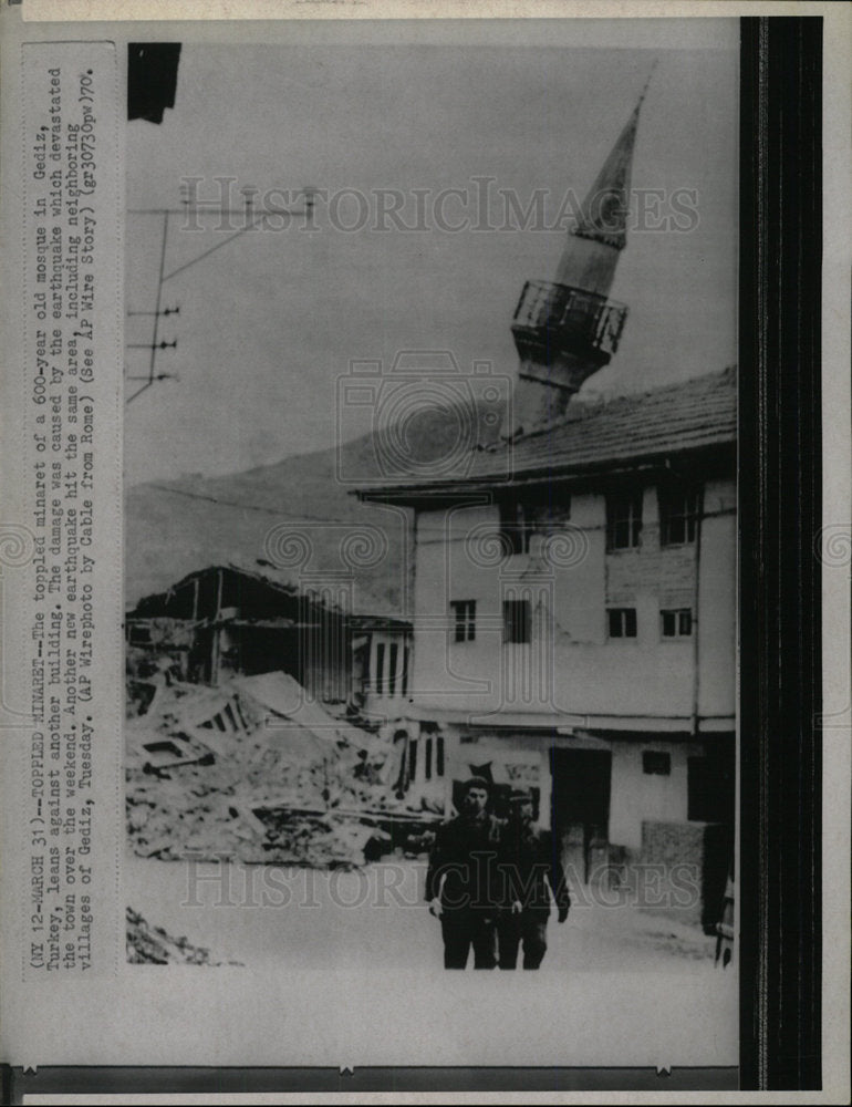 1970 Press Photo Minaret in Gediz, Turkey Cause Earthqu - Historic Images