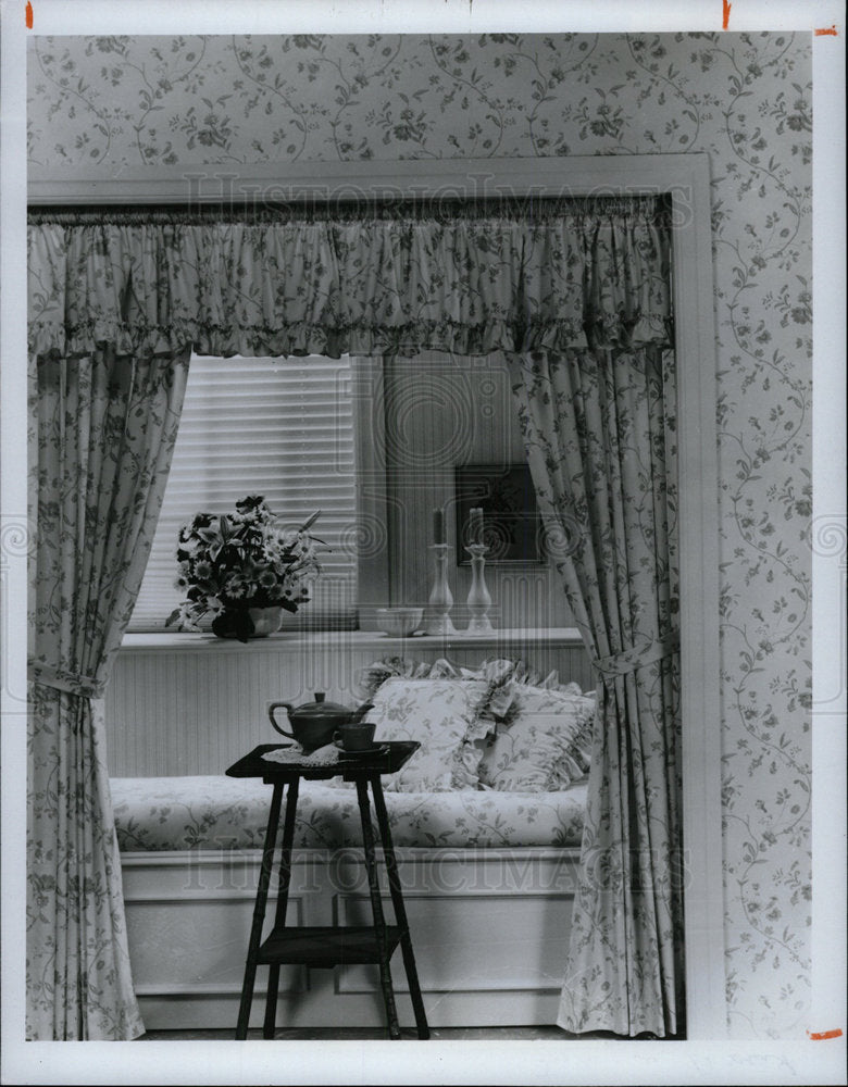 1988 Press Photo Fashion Curtains  - Historic Images
