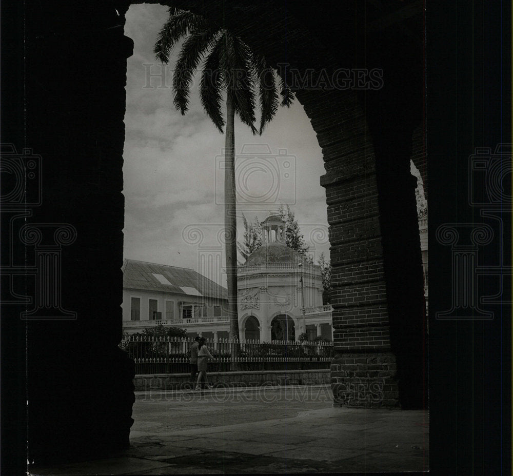 Press Photo Spanish Town Jamaica Architecture Columns - Historic Images