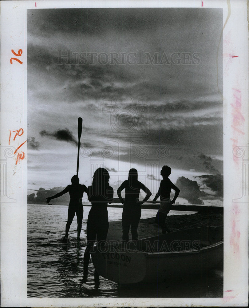 Press Photo Kingston Jamaica People Boat - Historic Images