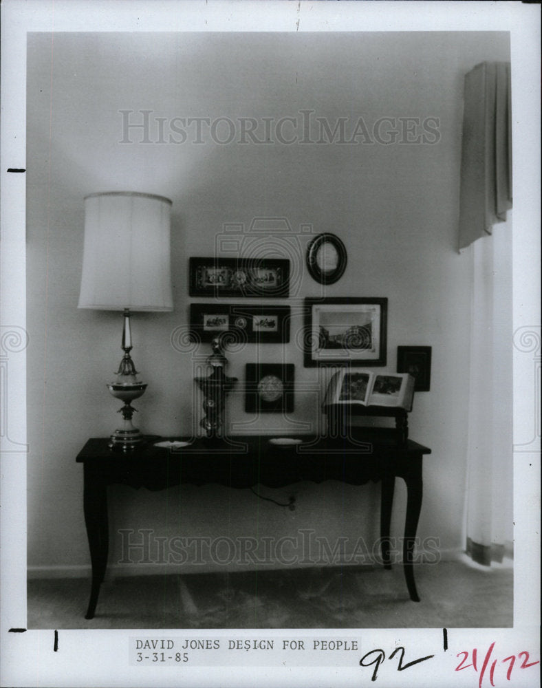 1985 Press Photo Room Design Photos Statues  - Historic Images
