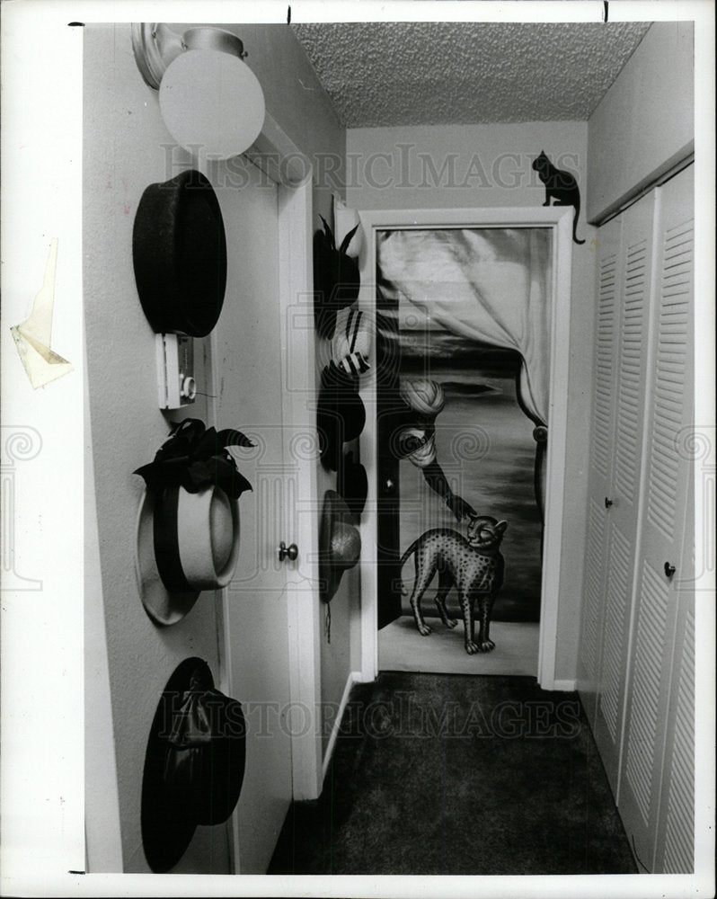 1990 Press Photo Ruth Oberlander apartment Tampa - Historic Images