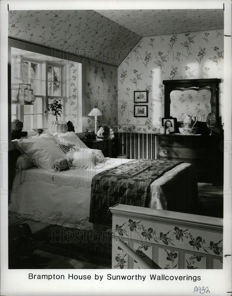 1989 Press Photo Brampton House Sunworthy Wallcoverings - Historic Images