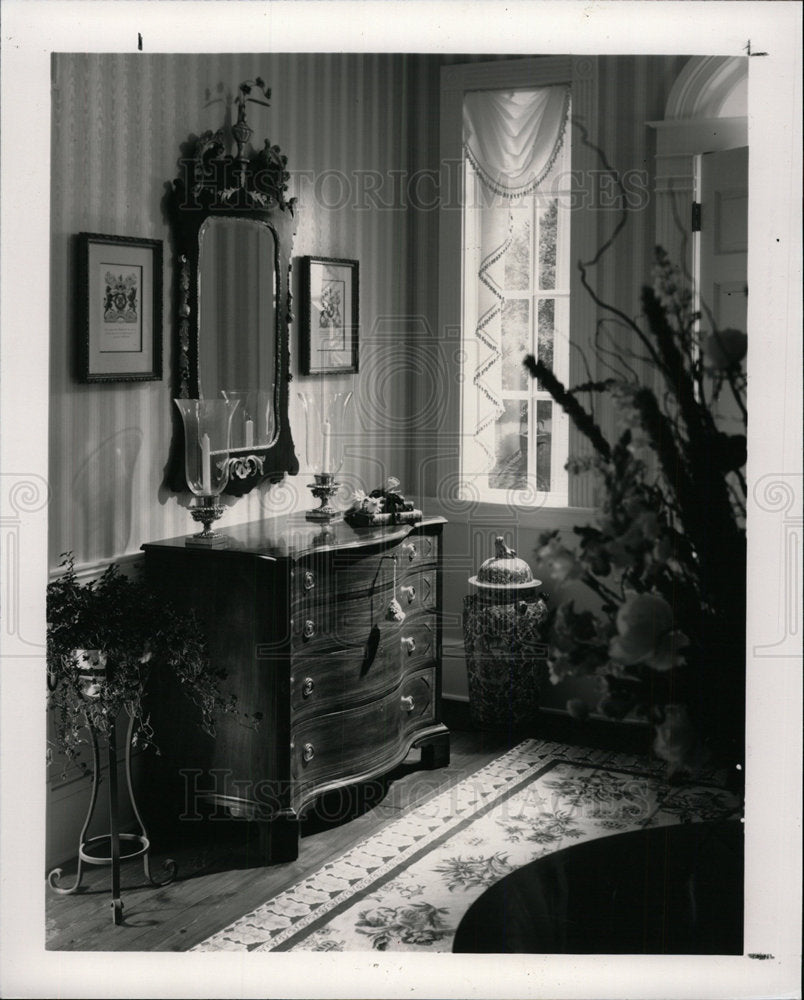 1991 Press Photo wall covering carpeting entryway mood - Historic Images