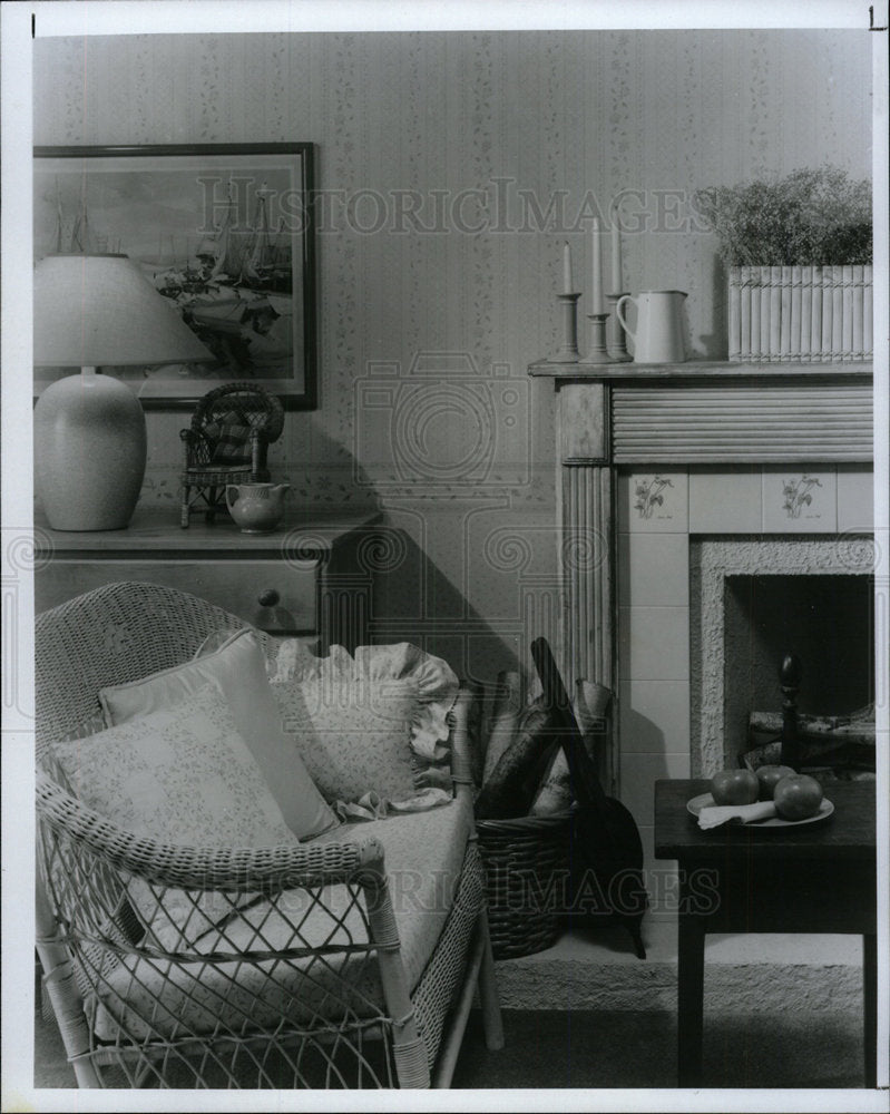 1989 Press Photo American Style Living Room Fireplace - Historic Images