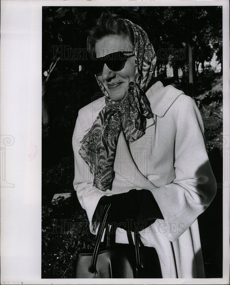 1963 Press Photo Mrs. Alfred Shallcross Sunglasses - Historic Images