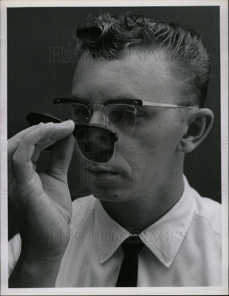 1960 Press Photo Sunglasses Snap Onto Glasses Advert - Historic Images