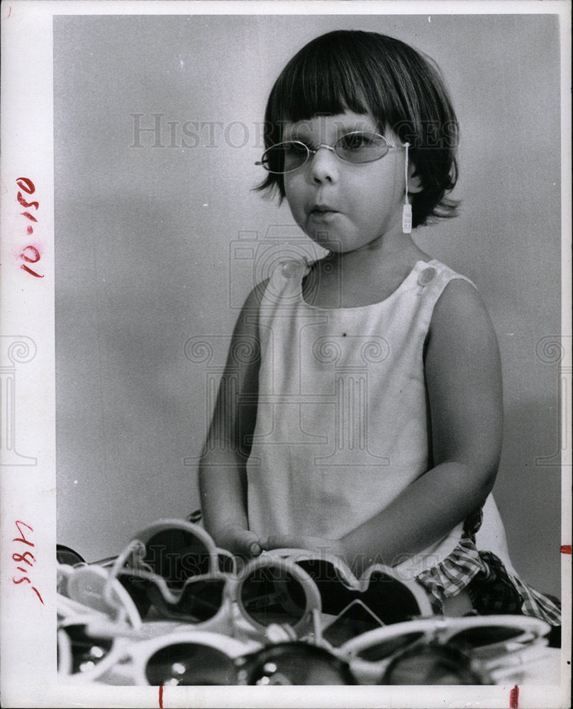 1966 Press Photo Little Girl Playing With Sunglasses - Historic Images