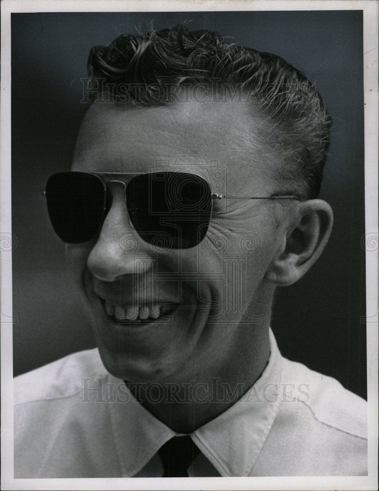 1960 Press Photo Man Wearing Clip On Sunglasses - Historic Images